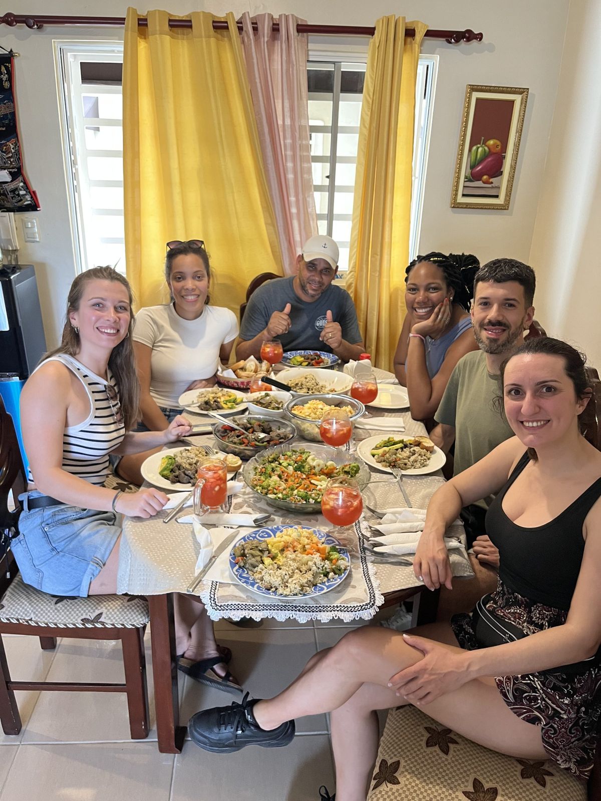 Almuerzo en casa de una familia dominicana con el grupo de viajeras